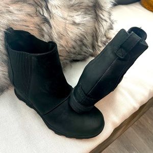 Sorel suede wedge bootie - size 7 Black